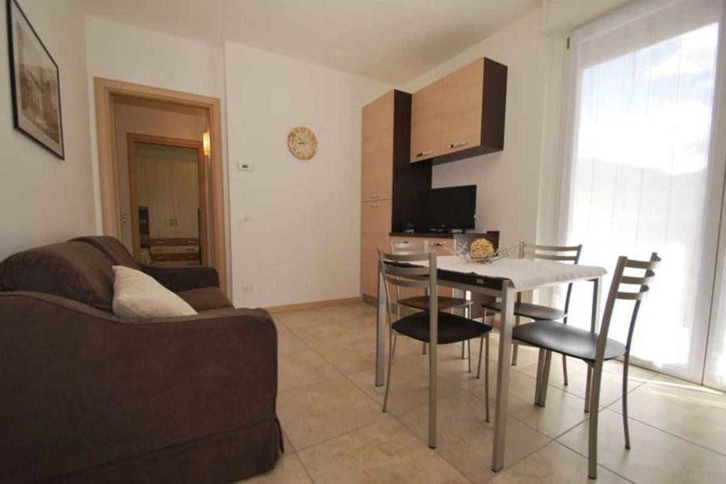 Residence Giuliana Дервіо Екстер'єр фото
